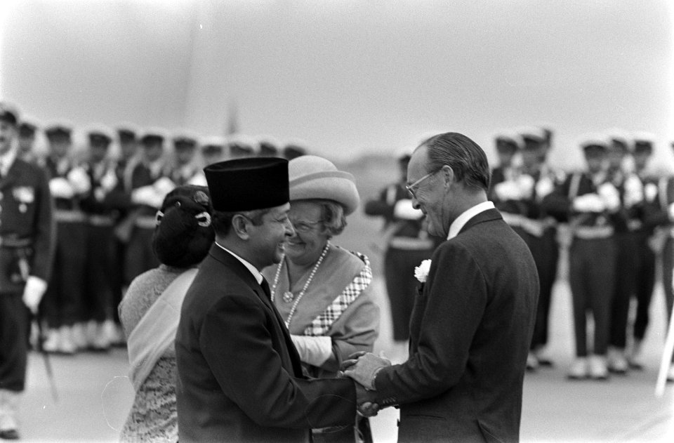 President Soeharto van Indonesie vertrekt van Ypenburg naar Duitsland Soeharto , Bestanddeelnr 923-8172