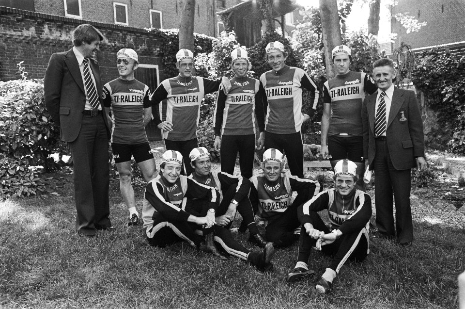 Presentatie Nederlandse wielerploegen Raleigh en Frisol, deelnemen aan Tour de F, Bestanddeelnr 929-2446