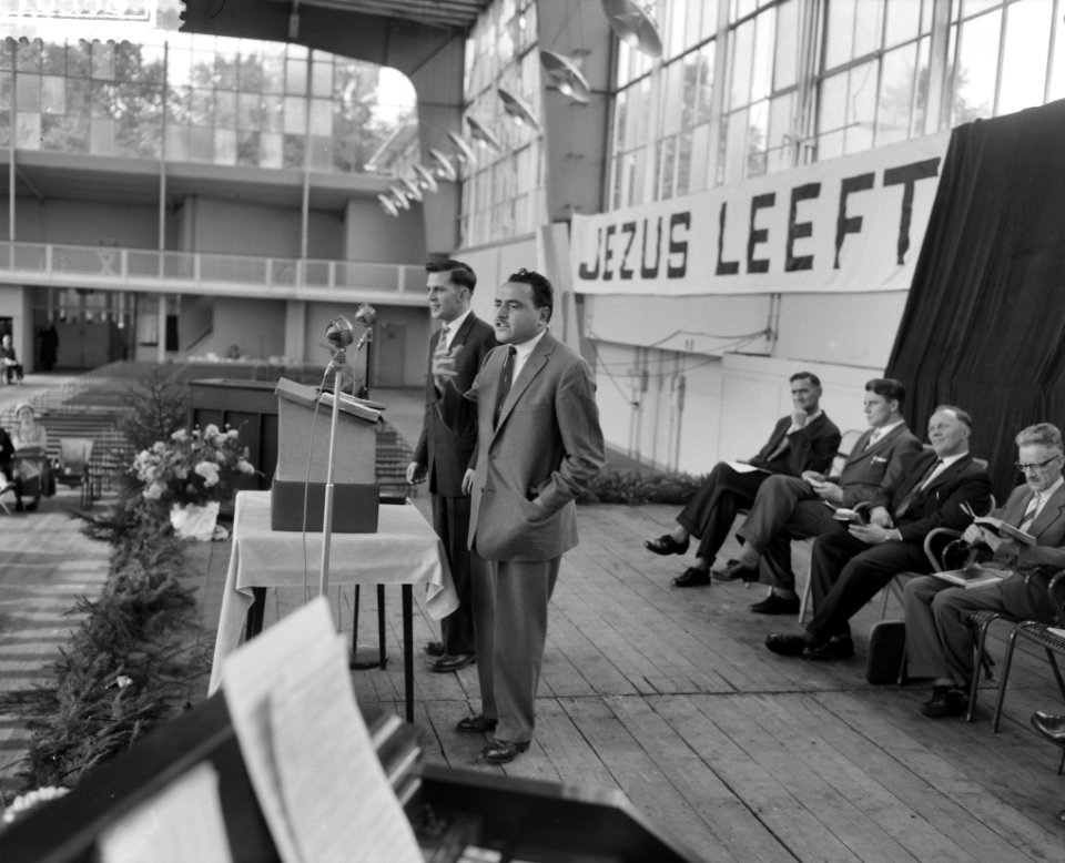 Prediker en genezer Morris Cerullo in het Apollohal te Amsterdam, Bestanddeelnr 911-6558