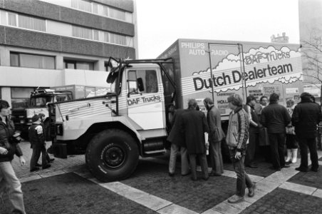 Presentatie enkele voertuigen die meedoen aan de Parijs Dakar race van 1 tm 20 , Bestanddeelnr 931-8829