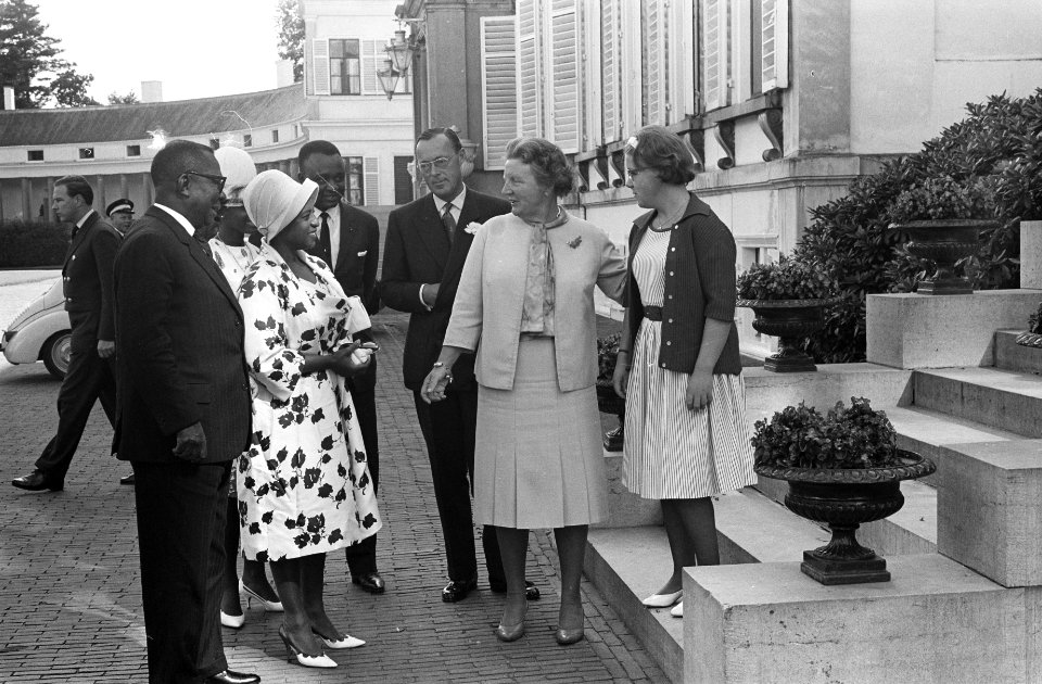 President Tubman in ons land, de Koningin stelt haar dochter Marijke aan de fami, Bestanddeelnr 914-3149
