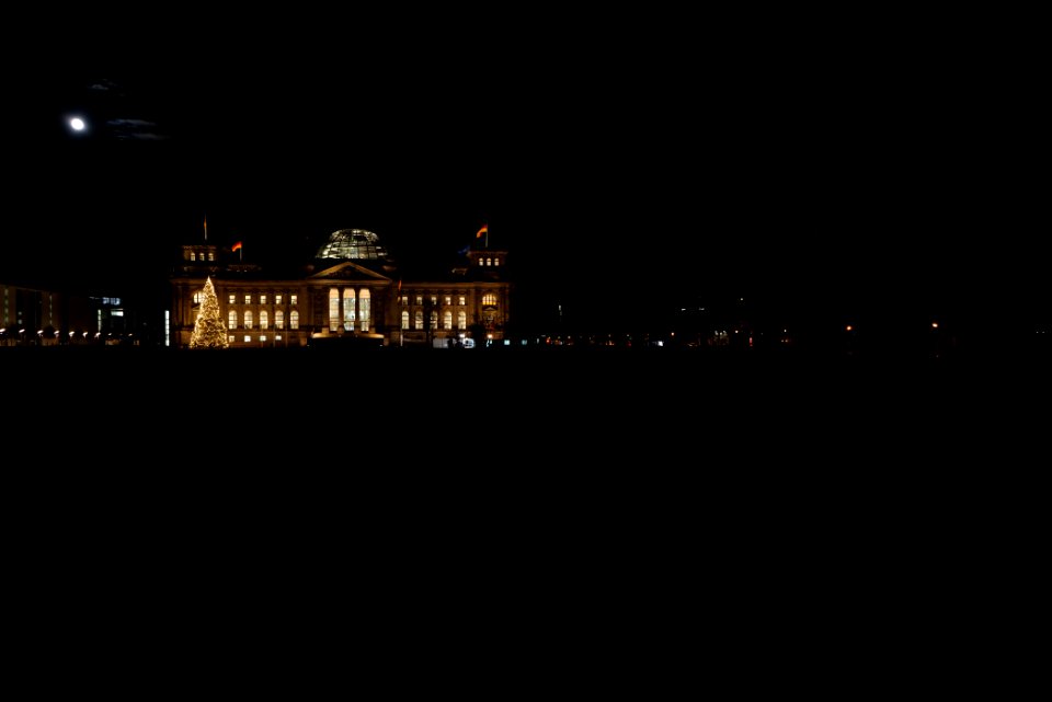 Preparation of ZDF new year TV show at Brandenburg gate 2020-12-30 28