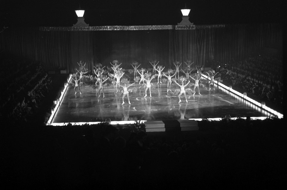 Premiere Weense IJsrevue in RAI, onder de titel Kapriole het ijsballet op de vlo, Bestanddeelnr 914-4670