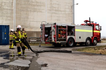 Preemraff firefighters training in Grötö industrial area 1 photo