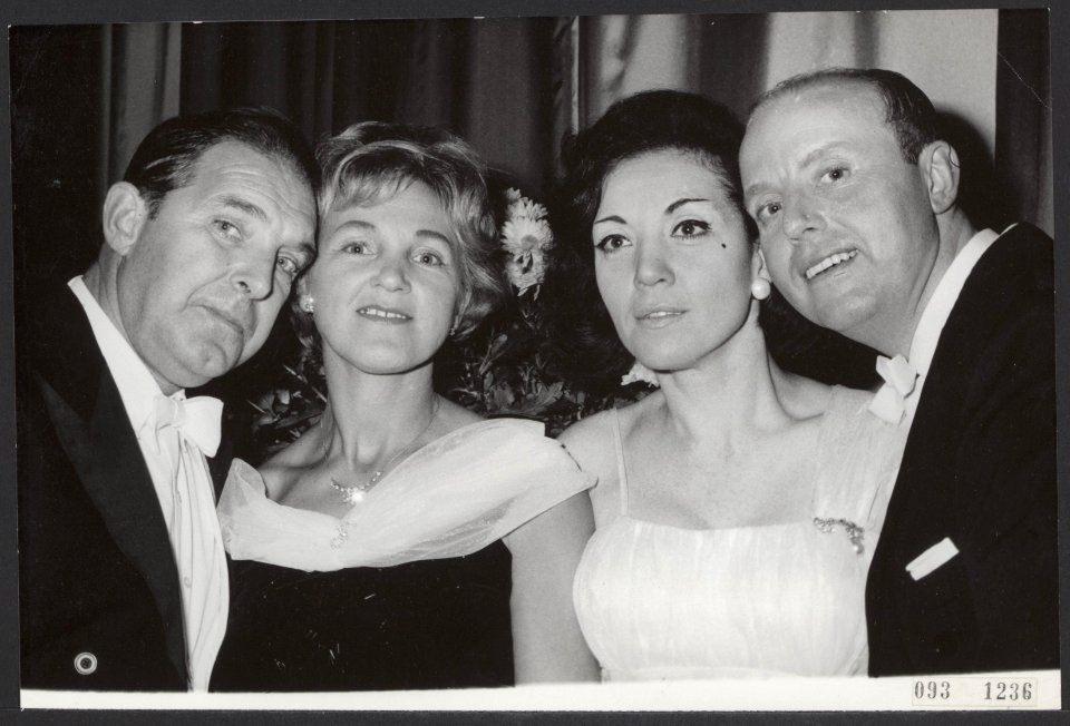 Premiere Volksopera in Cinema West in Amsterdam. V.l.n.r. Chris Scheffer (tenor), Bestanddeelnr 093-1236