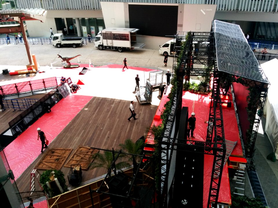Preparation for Jurassik Park event in Roppongi Hills