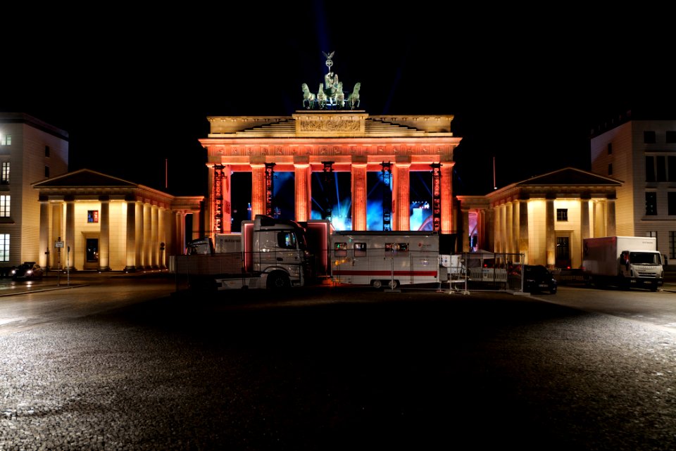 Preparation of ZDF new year TV show at Brandenburg gate 2020-12-30 08