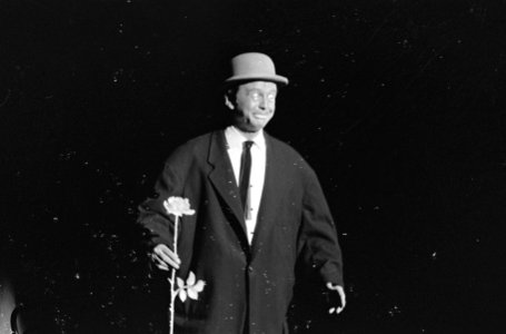 Premiere van Toon Hermans tiende One man show te Tilburg, Toon Hermans tijdens z, Bestanddeelnr 918-8166