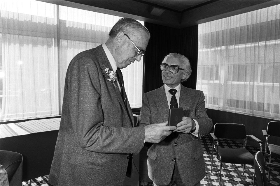 Receptie in Amsterdamse Cresthotel t.g.v. de 80e verjaardag van oud-wereldkampio, Bestanddeelnr 931-4979