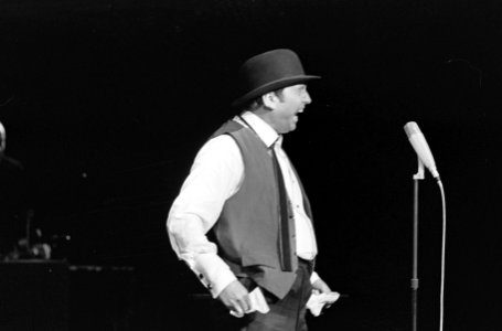 Premiere van Toon Hermans tiende One man show te Tilburg, Bestanddeelnr 918-8170