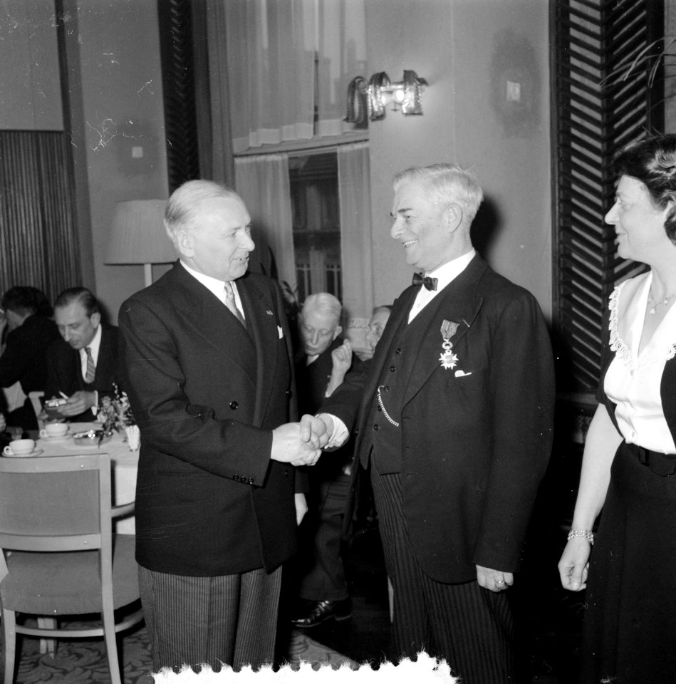 Receptie in het Carlton Hotel te Amsterdam ter ere van de op 25 januari 1956 60 , Bestanddeelnr 907-5651