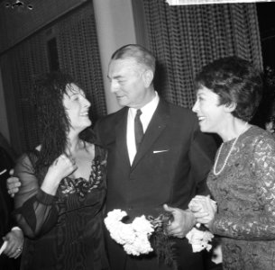 Receptie in Apollopaviljoen van Hans Boekman , 70 jaar actrice Ank van der Moer , Bestanddeelnr 918-7133