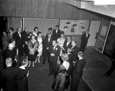 Premiere van de film Makkers staakt uw wild geraas . Prins Bernhard is aanwezi, Bestanddeelnr 911-7146