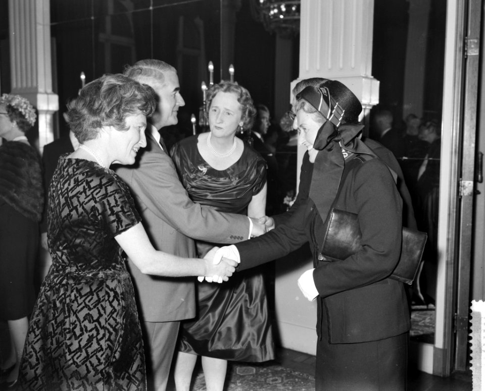 Receptie in het Amstelhotel ter gelegenheid van het bezoek van de Engelse ambass, Bestanddeelnr 912-1785
