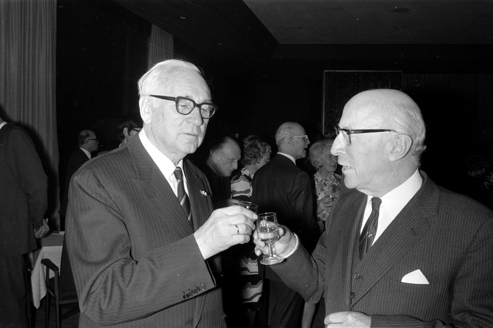 Receptie in verband met 80e verjaardag van oud waarnemend burgemeester Feike de , Bestanddeelnr 925-4294