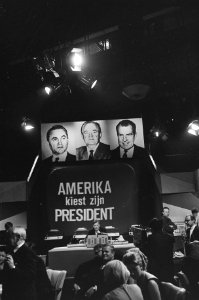 Presidentsverkiezingen Amerika programmaleider W.C. Brugsma in studio van NTS, Bestanddeelnr 921-8303