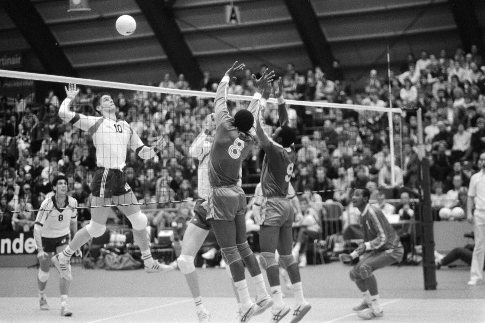 Pre-Olympische volleybaltoernooi te Amsterdam Nederland tegen Kameroen, Bestanddeelnr 934-1815