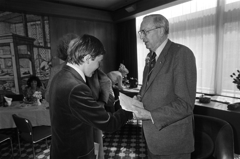 Receptie in Amsterdamse Cresthotel t.g.v. de 80e verjaardag van oud-wereldkampio, Bestanddeelnr 931-4980