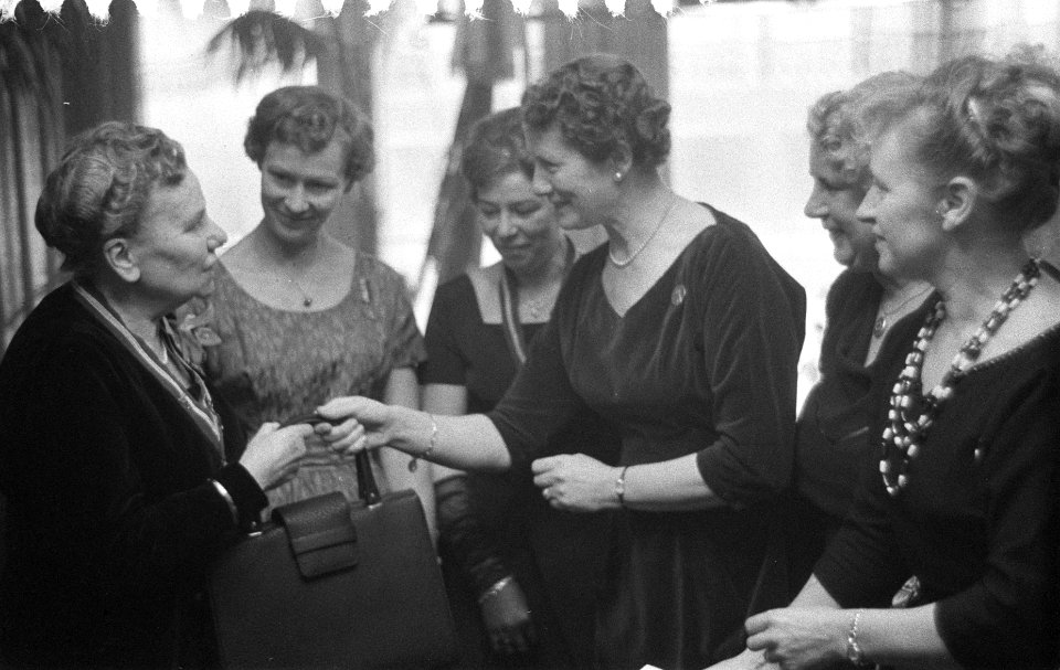 Receptie in de Vergulde Turk te Leiden t.g.v. 50-jari jubileum van mevrouw M. , Bestanddeelnr 911-0447