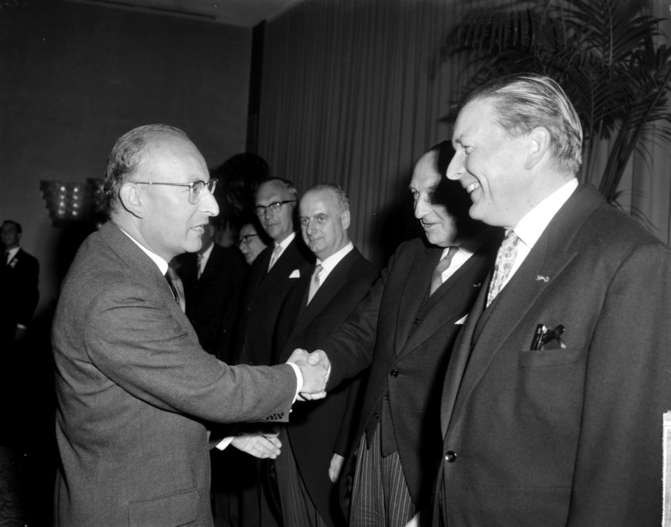 Receptie in Hilton Hotel ter gelegenheid van 100-jarig bestaan Rotterdamse Bank, Bestanddeelnr 915-3222