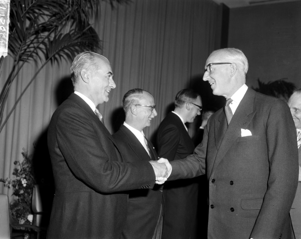 Receptie in Hilton Hotel ter gelegenheid van 100-jarig bestaan Rotterdamse Bank, Bestanddeelnr 915-3217