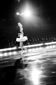 Premiere Weense ijsrevue in Apollohal te Amsterdam, Joan Haanappel tijdens de sh, Bestanddeelnr 916-9801