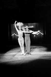 Premiere Weense ijsrevue in Apollohal te Amsterdam, Marika Kilius en Hans Jurgen, Bestanddeelnr 916-9803
