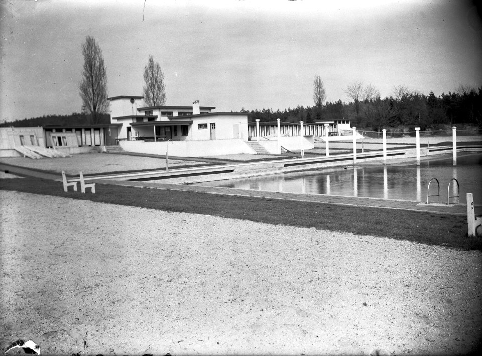 Recreatieterreinen, vliegvelden e.d., zwembaden, Bestanddeelnr 163-0336