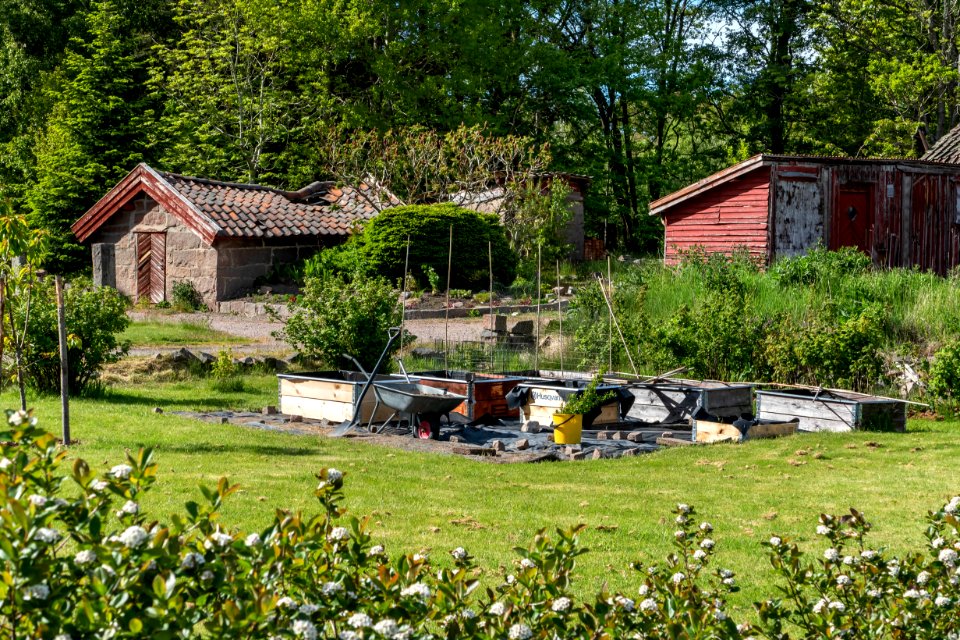 Preparing raised flower-beds 2