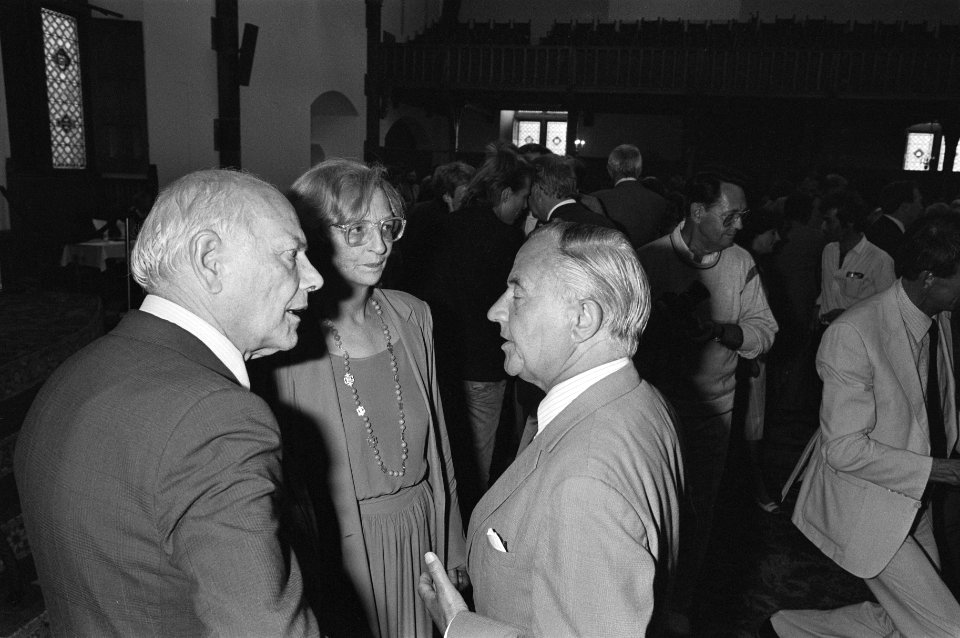 Receptie t.g.v. 65e verjaardag van J. den Uyl in Ridderzaal Den Haag 24 Engwir, Bestanddeelnr 933-0584
