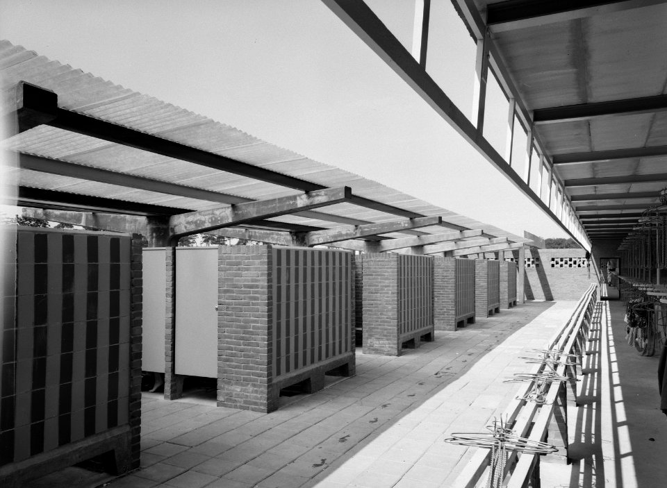 Recreatieterreinen, vliegvelden e.d., zwembaden, kleedhokjes, ouwehand, Bestanddeelnr 163-0673