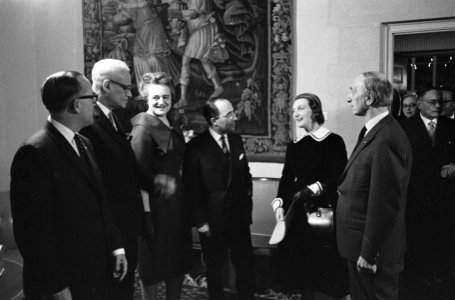 Receptie in het Ministerie van Onderwijs Kunst en Wetenschappen tgv d install, Bestanddeelnr 912-0354