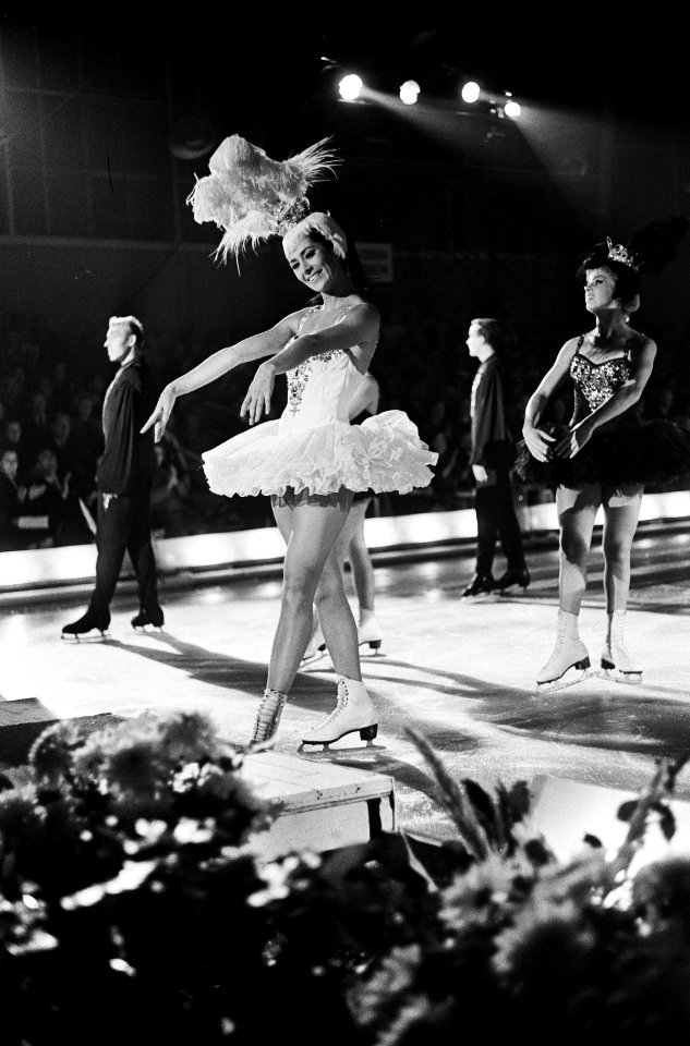 Premiere Weense ijsrevue in Apollohal te Amsterdam, Joan Haanappel tijdens de sh, Bestanddeelnr 916-9798