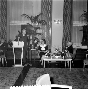 Receptie in het Carlton Hotel te Amsterdam ter ere van de op 25 januari 1956 60 , Bestanddeelnr 907-5648 photo