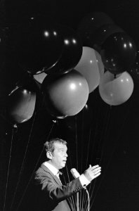Premiere van Toon Hermans tiende One man show te Tilburg, Toon tijdens zijn show, Bestanddeelnr 918-8179