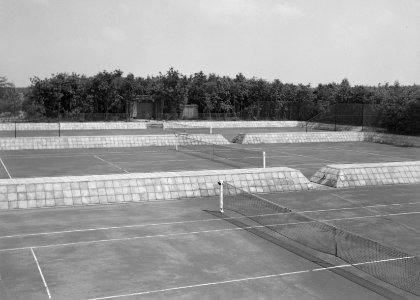 Recreatieterreinen, vliegvelden e.d., tennisbanen, de efteling, Bestanddeelnr 163-0373