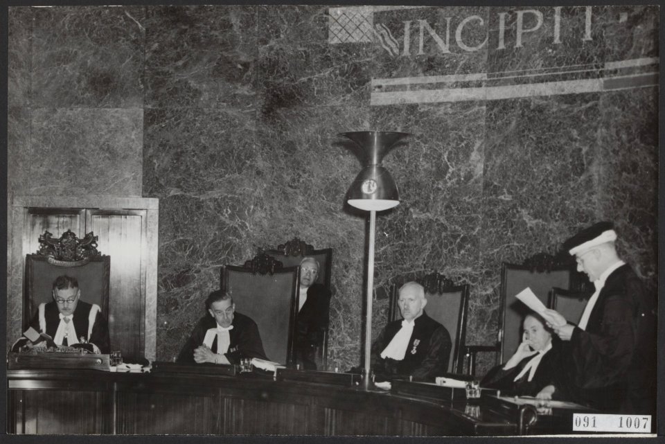 Rechtszittingen, GRONDWETTEN, toespraken, Donner J, Oordt H van, Bestanddeelnr 091-1007