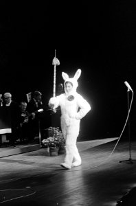 Premiere van Toon Hermans tiende One man show te Tilburg, Bestanddeelnr 918-8174