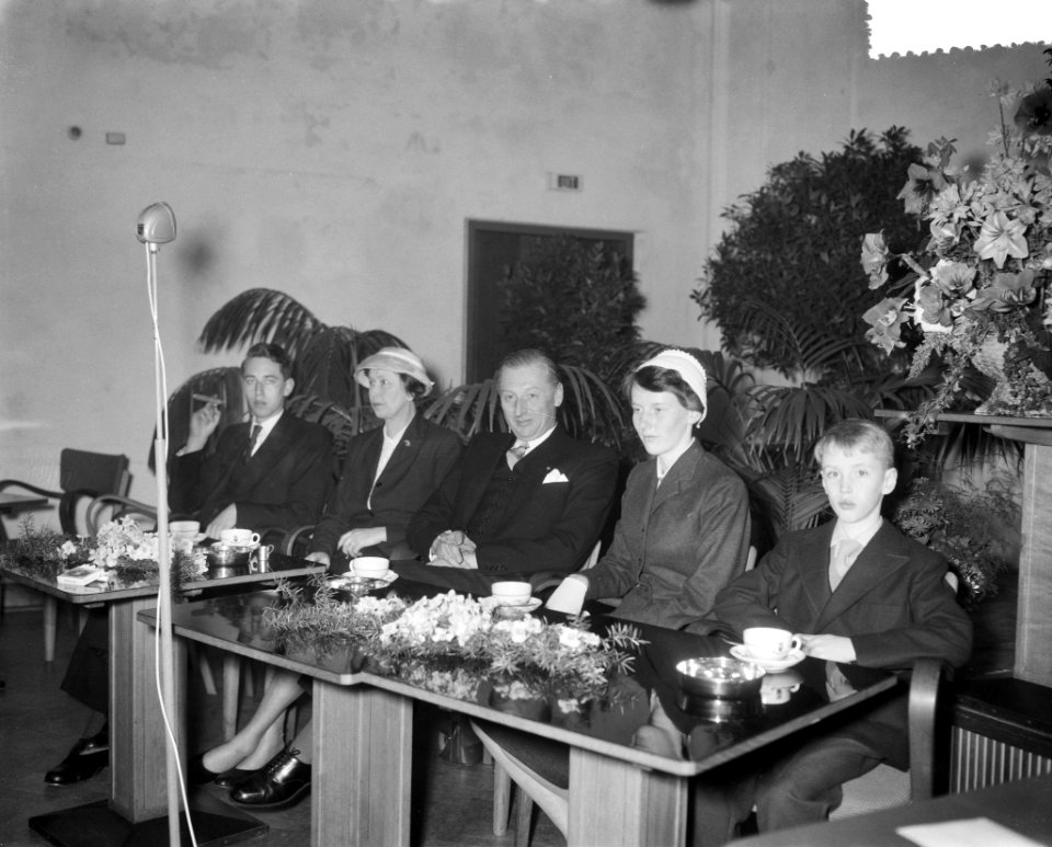 Receptie burgemeester Bloemers van Deventer Receptie in Schouwburg, Bestanddeelnr 908-4524