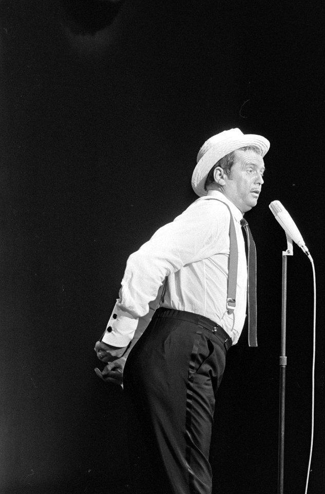 Premiere van Toon Hermans tiende One man show te Tilburg, Bestanddeelnr 918-8175