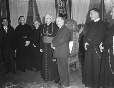 Receptie monseigneur Huibers ter gelegenheid van 75e verjaardag, Bestanddeelnr 904-2957