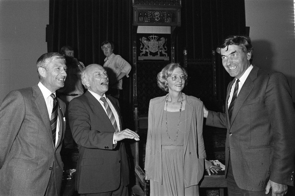 Receptie t.g.v. 65e verjaardag van J. den Uyl in Ridderzaal Den Haag Van Agt ,, Bestanddeelnr 933-0578