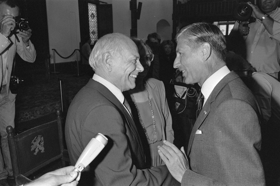 Receptie t.g.v. 65e verjaardag van J. den Uyl (oppositieleider) in Ridderzaal De, Bestanddeelnr 933-0586