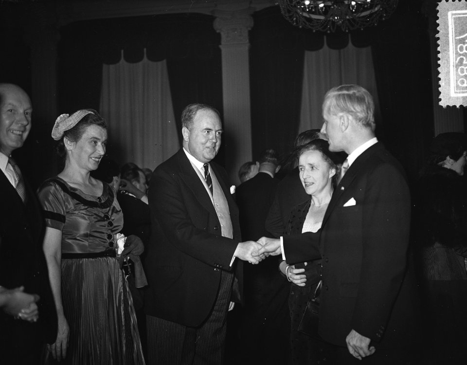 Receptie nieuwe Engelse gezant ambassadeur Mason Amsterdam, Bestanddeelnr 906-8587