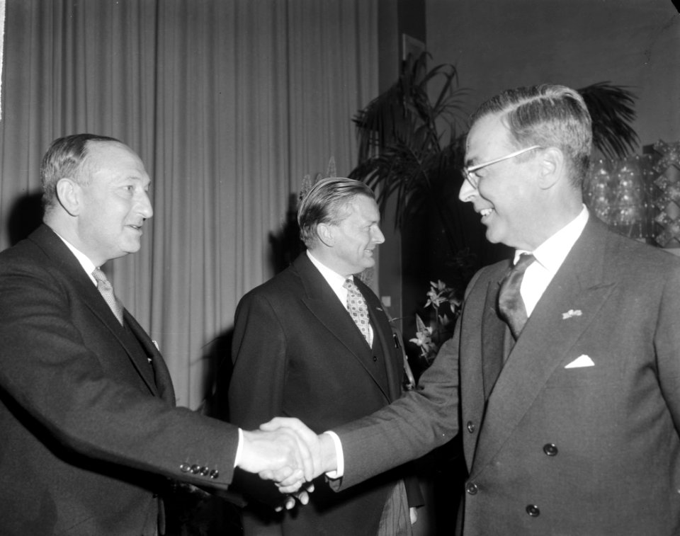 Receptie in Hilton Hotel ter gelegenheid van 100-jarig bestaan Rotterdamse Bank, Bestanddeelnr 915-3215