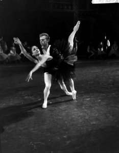 Premiere van Het Zwanenmeer door Nationaal Ballet te Apeldoorn, de Prins Simon, Bestanddeelnr 917-5155