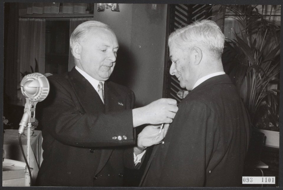 Receptie in het Carlton Hotel te Amsterdam ter ere van de op 25 januari 1956 60 , Bestanddeelnr 093-1101