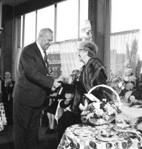 Receptie Rosa Spier (70e verjaardag) in Apollo-paviljoen Burgemeester JJG Bo, Bestanddeelnr 913-1562