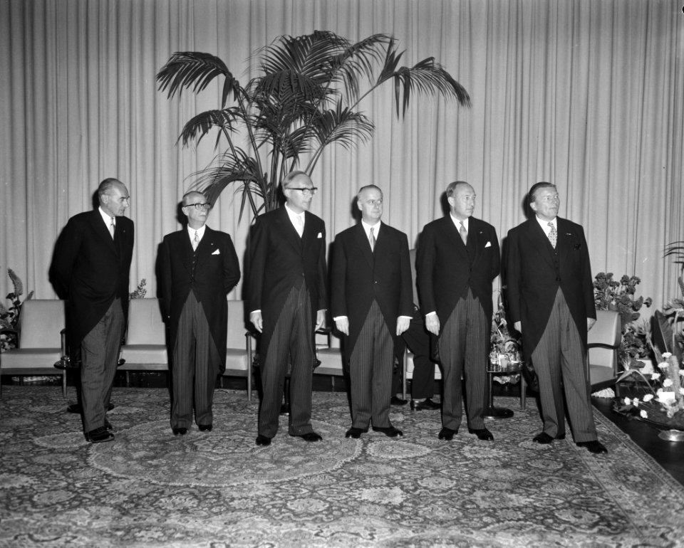 Receptie in Hilton Hotel ter gelegenheid van 100-jarig bestaan Rotterdamse Bank, Bestanddeelnr 915-3223