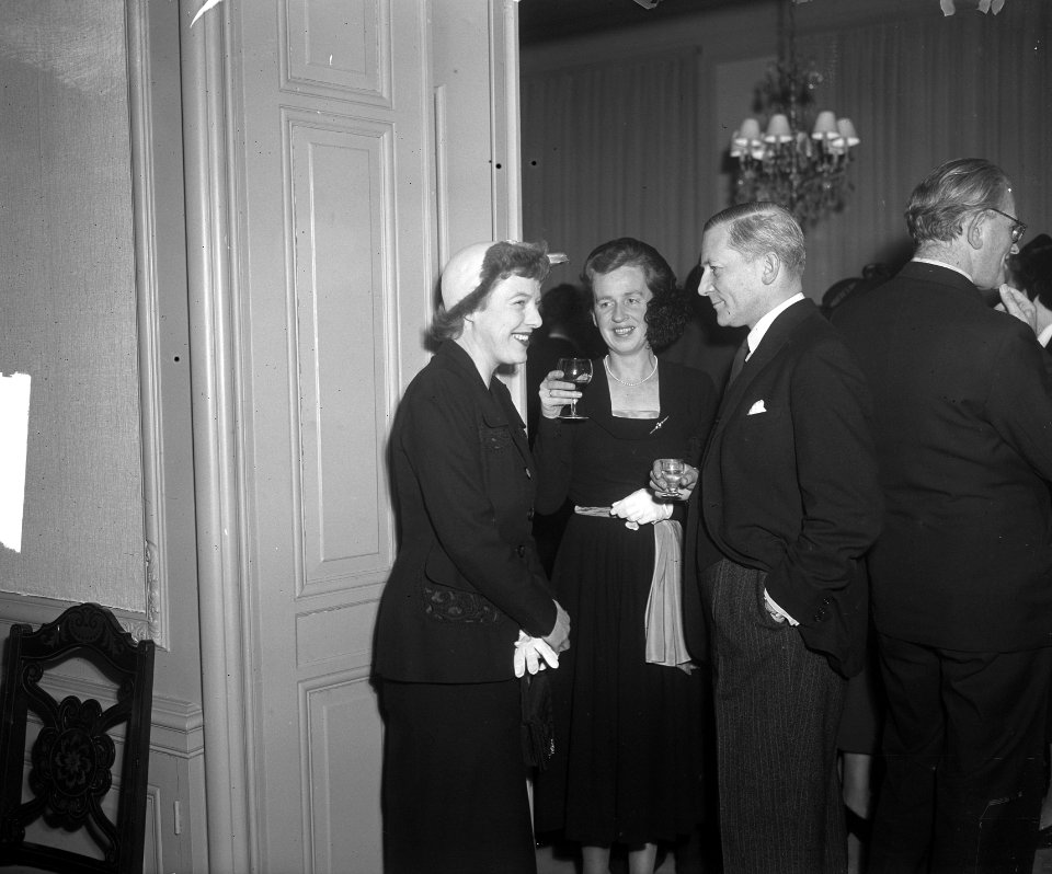 Receptie in de ambassade van Luxemburg, Bestanddeelnr 903-7976